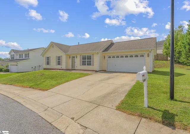 Photo 3 of Single family home for sale at 206 Juniper Leaf Wy, Greer, SC 29651 | MLS# 1600694 | Listing updated on 2026-08-17