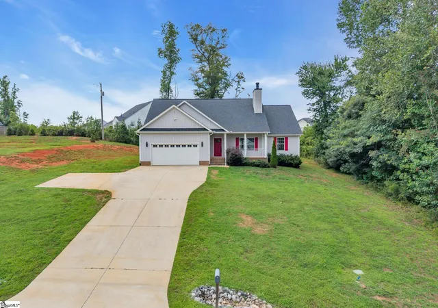3rd image of 27 Carriage Dr, Greer, SC 29651 | MLS# 1600274