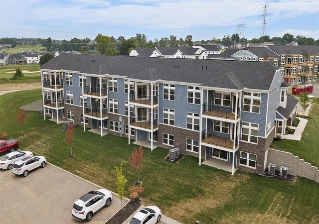 2nd image of 415 Brandon Dunes Ct, Lebanon, OH 45036