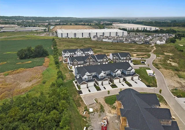 2nd image of 411 Brandon Dunes Ct, Lebanon, OH 45036