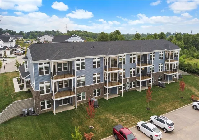 2nd image of 423 Brandon Dunes Ct, Lebanon, OH 45036