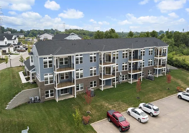 2nd image of 419 Brandon Dunes Ct, Lebanon, OH 45036