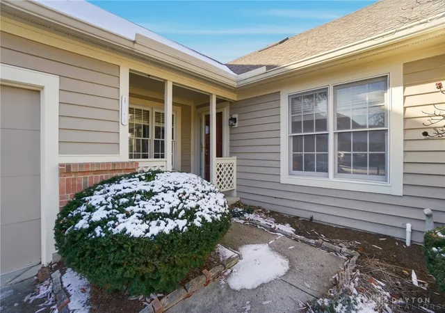 Listing Photo 3 - Condo for sale in building located at 25 Martingham Ct, Dayton, OH 45440