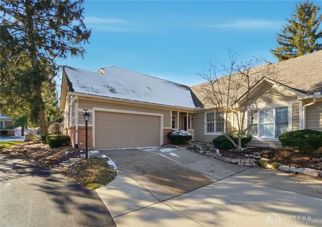 Listing Photo 4 - Condo for sale in building located at 25 Martingham Ct, Dayton, OH 45440