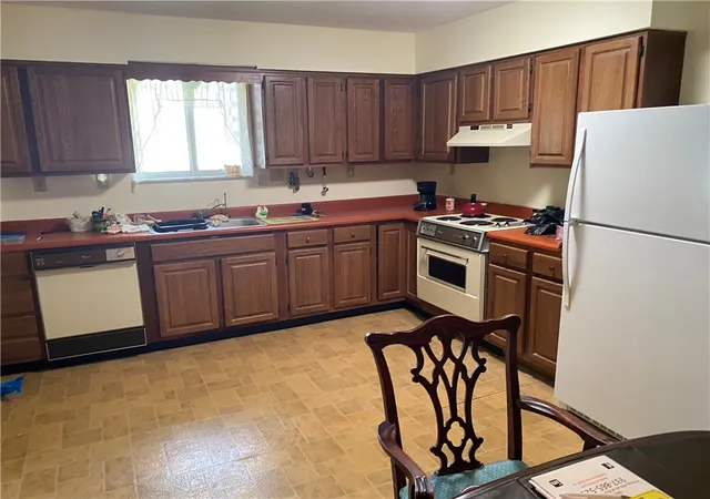 Photo 3 of Sale Pending at 618 Farmersville Germantown Pike, Germantown, OH 45327 | MLS# 956376 | Listing updated on 2026-10-02
