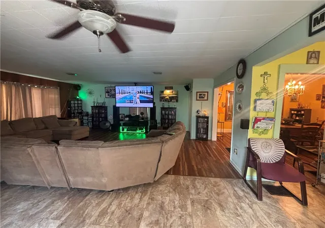 Photo 3 of Single family home for sale at 150 S Kensington Pl, Springfield, OH 45504 | MLS# 957936 | Listing updated on 2026-08-19