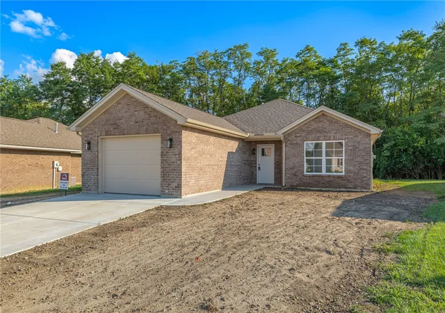 2nd image of 137 Pebble Creek Dr, Eaton, OH 45320 | MLS# 957646