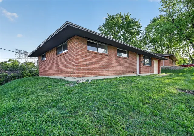 Photo 3 of Sale Pending at 6051 Longford Rd, Dayton, OH 45424 | MLS# 957129 | Listing updated on 2026-08-18