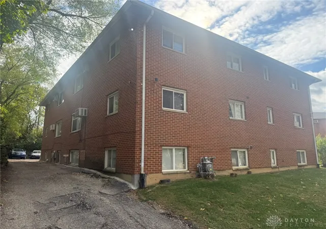 Listing Photo 5 - Condo for sale in building located at 410 N Cherrywood Ave, Dayton, OH 45403
