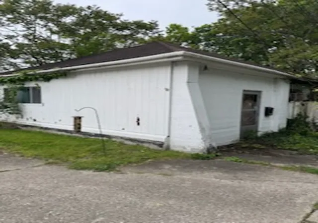 Listing Photo 2 - Condo for sale in building located at 40 Maylan Dr, Dayton, OH 45405 - Unit #