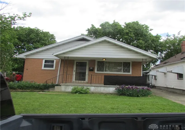 2nd image of 218 E Parkwood Dr, Dayton, OH 45405 | MLS# 959234