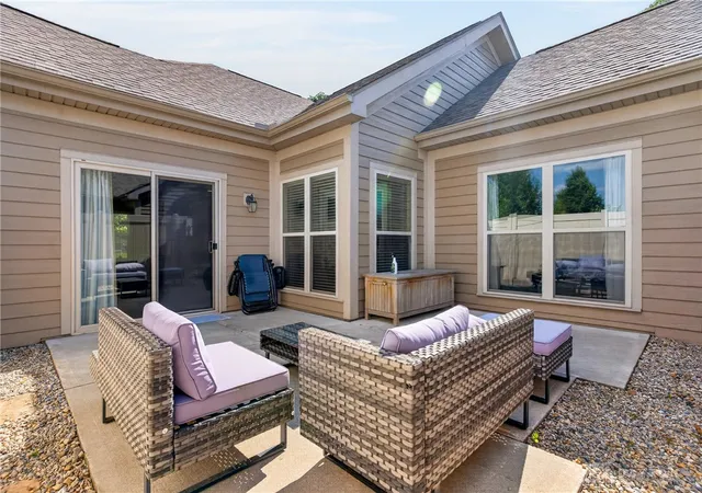 Listing Photo 2 - Condo for sale in building located at 2484 Locust Hl Blvd, Beavercreek, OH 45431 - Unit #