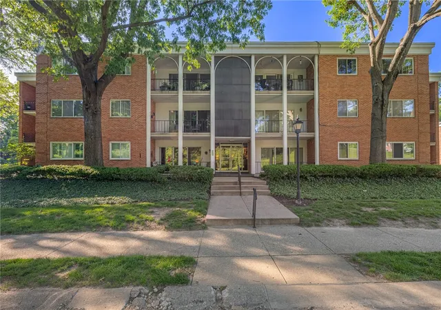 Condo for sale at 3225 Southdale #11, Dayton, OH 45409 | MLS# 960440