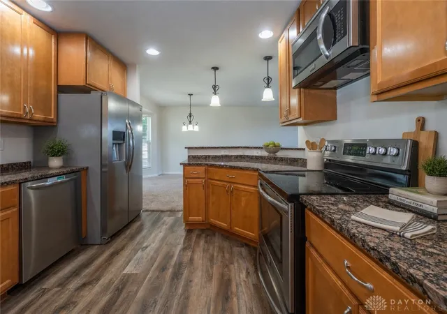 Photo 5 of Sale Pending at 3415 Shakertown Rd, Beavercreek, OH 45430 | MLS# 960852 | Listing updated on 2026-08-20