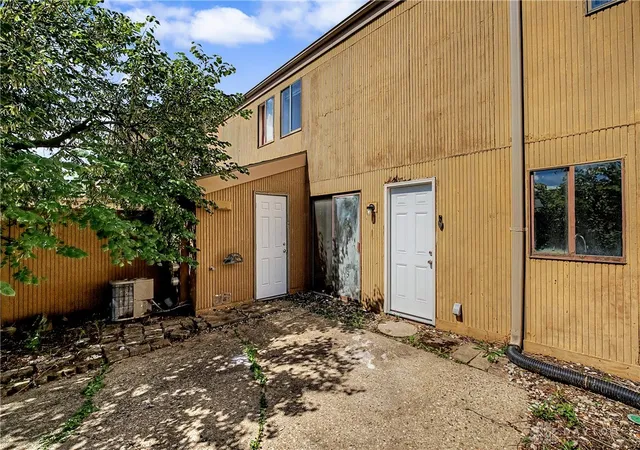 Listing Photo 2 - Condo for sale in building located at 4535 Lansmore Dr, Harrison Twp, OH 45415 - Unit #