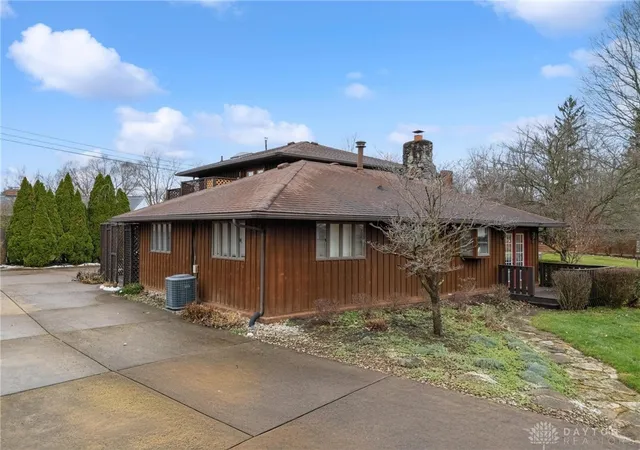 Photo 2 of Single family home for sale at 129 Outerview Dr, Xenia, OH 45385 | MLS# 962999 | Listing updated on 2026-08-21