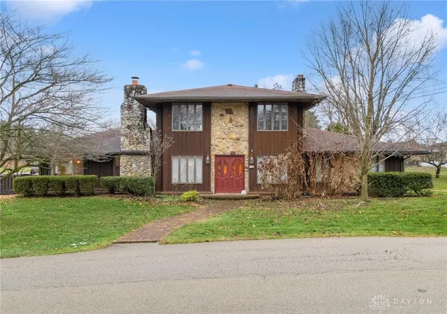 Photo 3 of Single family home for sale at 129 Outerview Dr, Xenia, OH 45385 | MLS# 962999 | Listing updated on 2026-08-21