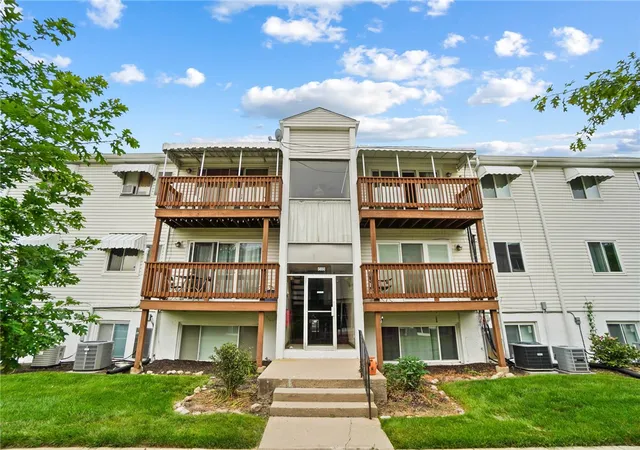 2nd image of 5650 Coach Dr #C, Dayton, OH 45440 | MLS# 962135