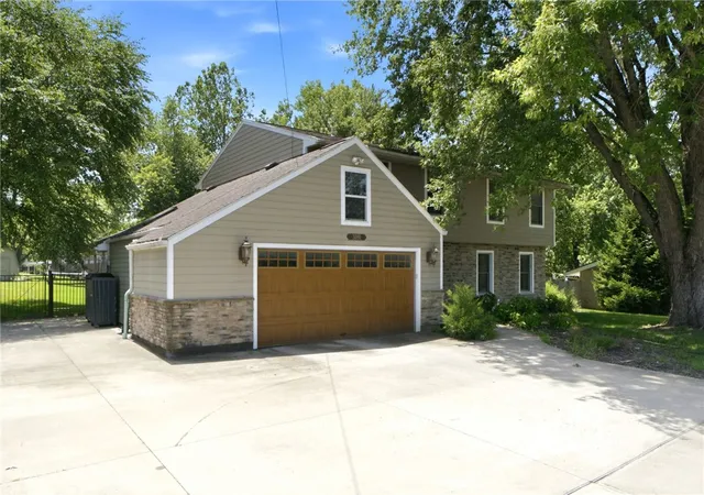 Photo 2 of Single family home for sale at 3091 Shakertown Rd, Beavercreek, OH 45434 | MLS# 963269 | Listing updated on 2026-08-25