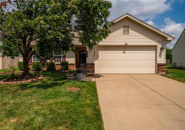 Photo 1 of Sale Pending at 1413 Farrington Dr, Dayton, OH 45420 | MLS# 963344 | Listing updated on 2026-08-25