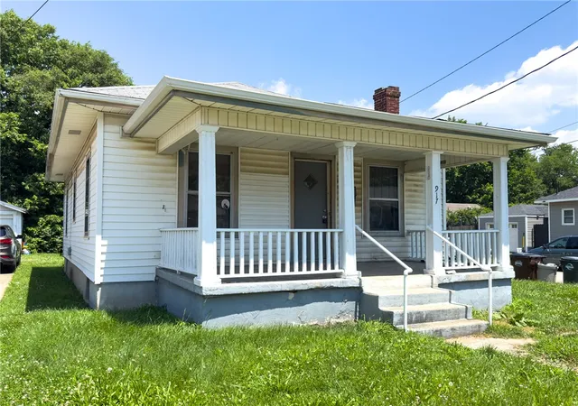 1st image of 917 Delaware Ave, Middletown, OH 45044 | MLS# 963291