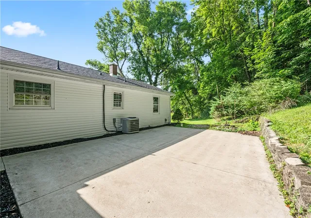 Photo 5 of Sale Pending at 1755 Riverside Dr, Sidney, OH 45365 | MLS# 959985 | Listing updated on 2026-08-19
