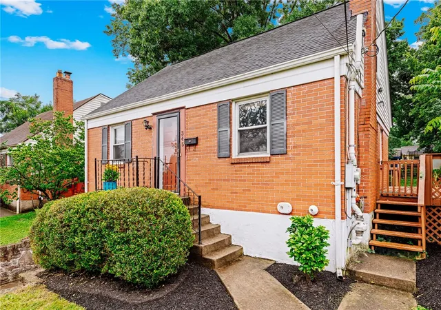 Photo 2 of Single family home for sale at 345 Durrell Ave, Cincinnati, OH 45215 | MLS# 963567 | Listing updated on 2026-08-20