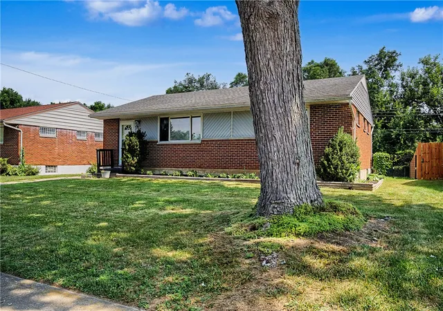 Photo 2 of Sale Pending at 217 Whispering Dr, Dayton, OH 45426 | MLS# 963891 | Listing updated on 2026-08-24