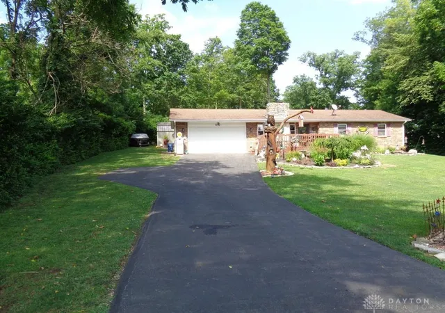 3rd image of 698 Lakengren Dr, Eaton, OH 45320 | MLS# 964029
