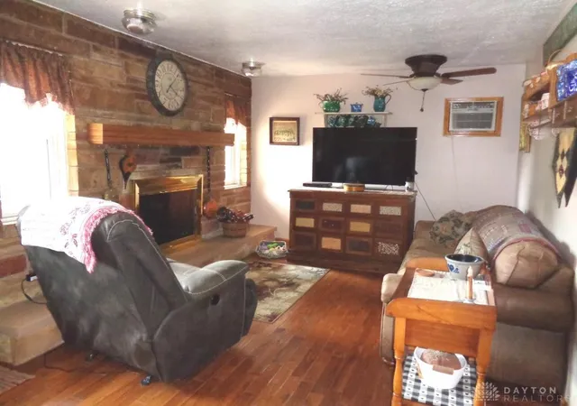 5th image of 698 Lakengren Dr, Eaton, OH 45320 | MLS# 964029