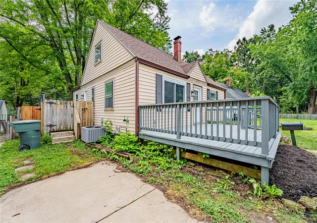 Photo 3 of Sale Pending at 1000 Cosler Dr, Dayton, OH 45403 | MLS# 964083 | Listing updated on 2026-08-18