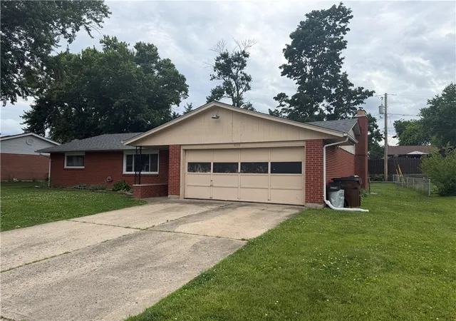 Photo 2 of Sale Pending at 406 Overla Blvd, Englewood, OH 45322 | MLS# 962208 | Listing updated on 2026-08-20