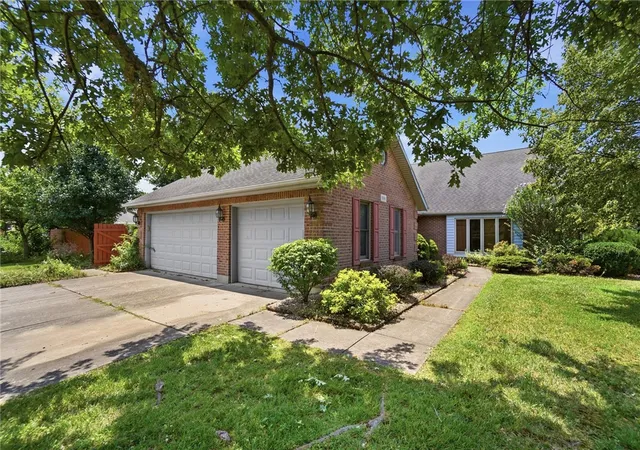 Photo 3 of Sale Pending at 806 Claymore Ct, Tipp City, OH 45371 | MLS# 964317 | Listing updated on 2026-08-18