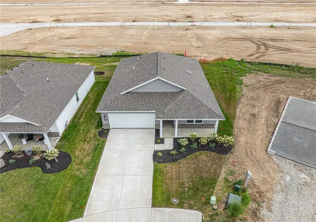 4th image of 305 Lightfoot Ct, New Carlisle, OH 45344 | MLS# 964411
