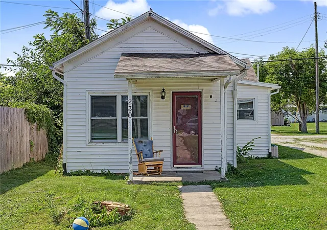 Photo 2 of Single family home for sale at 230 E Main St, Verona, OH 45378 | MLS# 964416 | Listing updated on 2026-08-19