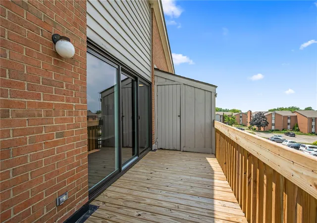 Listing Photo 2 - Condo for sale in building located at 1116 Eagle Feather Cir, West Carrollton, OH 45449 - Unit #