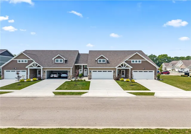 2nd image of 819 Brookwood Cir, Tipp City, OH 45371 | MLS# 964634