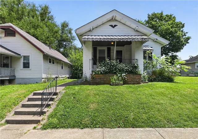 Photo 3 of Sale Pending at 2008 Rosemont Blvd, Dayton, OH 45420 | MLS# 962807 | Listing updated on 2026-08-17