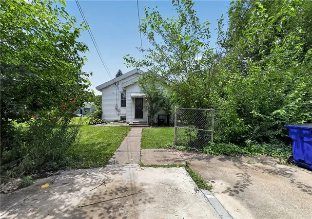 Photo 4 of Sale Pending at 2008 Rosemont Blvd, Dayton, OH 45420 | MLS# 962807 | Listing updated on 2026-08-17