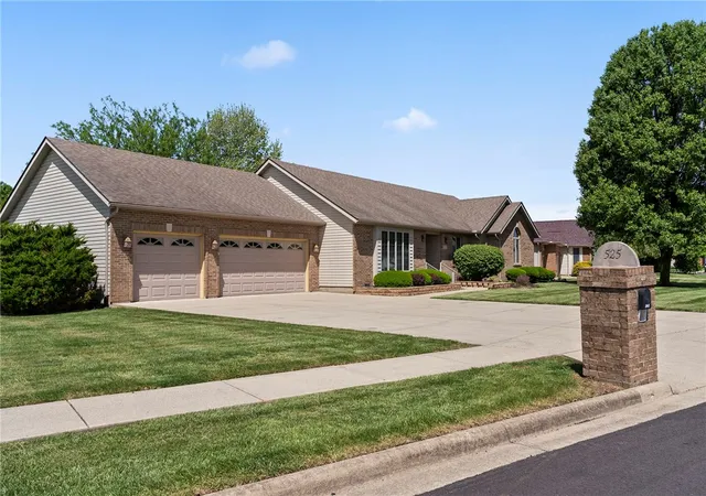 Photo 2 of Single family home for sale at 525 Burdick Dr, Washington Court House, OH 43160 | MLS# 964944 | Listing updated on 2026-08-25