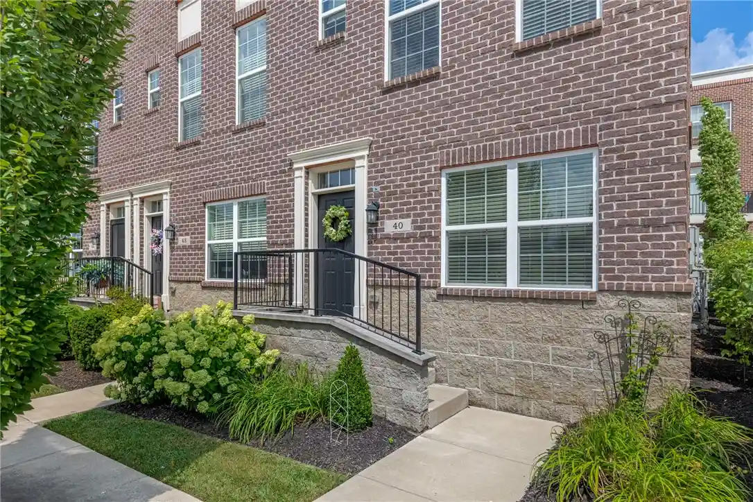 Listing Photo 1 - Condo for sale in 40 N Ctr St located at 40 N Ctr St, Springfield, OH 45502 - Unit 40 N Center St