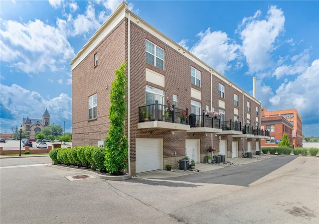 Photo 4 of Condo for sale at 40 N Center St, Springfield, OH 45502 | MLS# 964965 | Listing updated on 2026-09-24