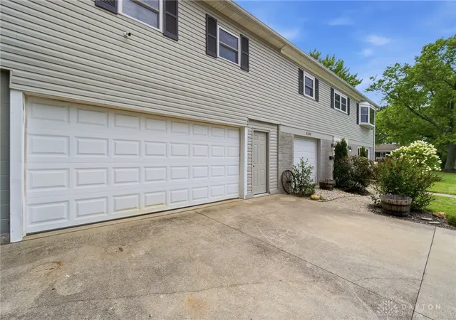 Photo 3 of Sale Pending at 3100 E Cunnington Ln, Dayton, OH 45420 | MLS# 964920 | Listing updated on 2026-08-09