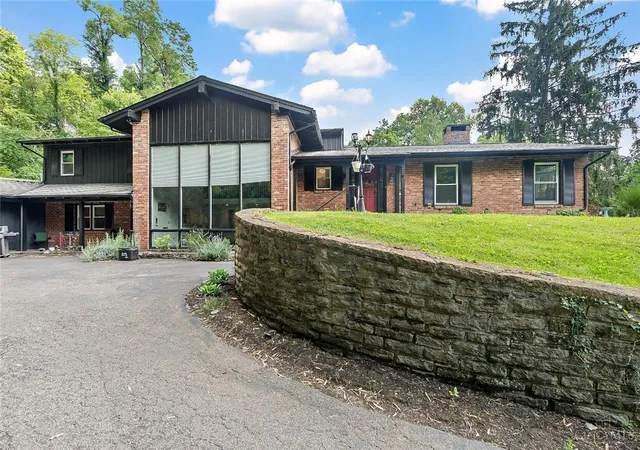 Photo 3 of Sale Pending at 311 Whitthorne Dr, Cincinnati, OH 45215 | MLS# 965036 | Listing updated on 2026-08-10