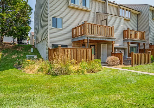 Listing Photo 2 - Condo for sale in building located at 3333 Vanquil Trl, Dayton, OH 45449 - Unit #