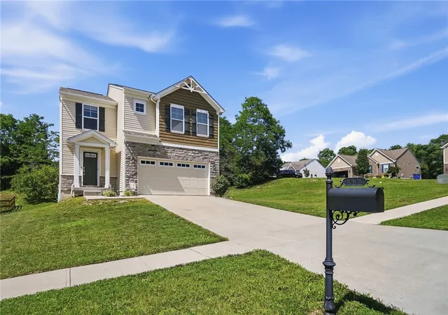 Photo 2 of Single family home for sale at 1022 Golden Oak Dr, Hamilton, OH 45013 | MLS# 965162 | Listing updated on 2026-08-25