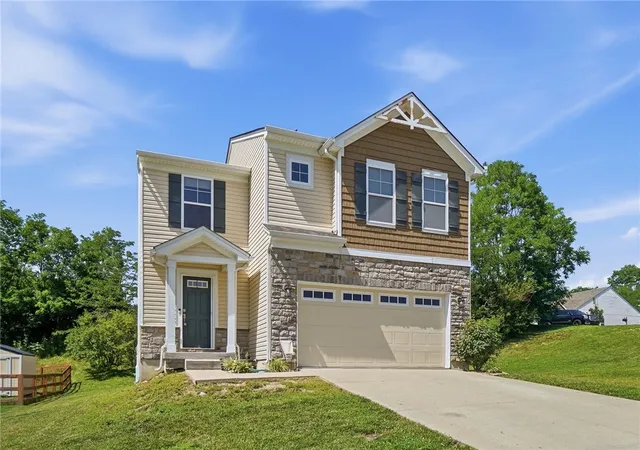 Photo 3 of Single family home for sale at 1022 Golden Oak Dr, Hamilton, OH 45013 | MLS# 965162 | Listing updated on 2026-08-25