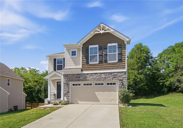 Photo 3 of Single family home for sale at 1022 Golden Oak Dr, Hamilton, OH 45013 | MLS# 965162 | Listing updated on 2026-08-25