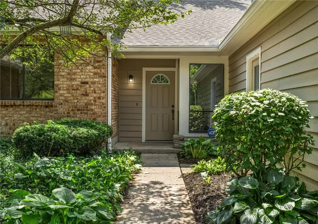Photo 2 of Townhouse for sale at 19 Evergreen Cir, Cincinnati, OH 45215 | MLS# 965175 | Listing updated on 2026-08-21
