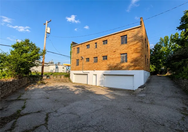 Photo 4 of Multi family home for sale at 19 W Siebenthaler Ave, Dayton, OH 45405 | MLS# 965402 | Listing updated on 2026-08-12